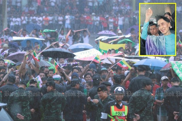 Migrants throng to see Suu Kyi