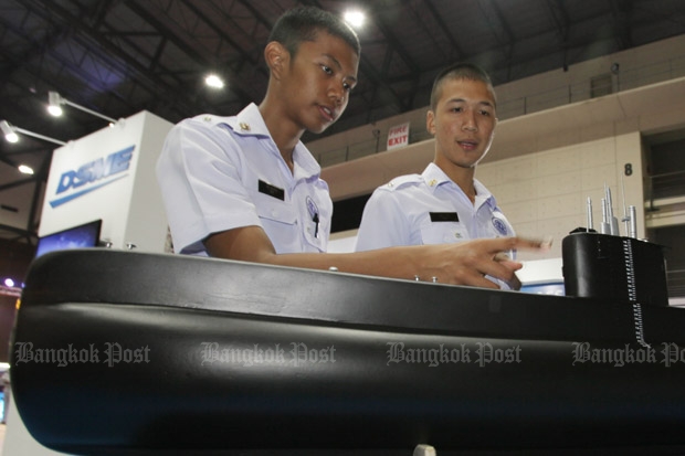 Naval students look at a model submarine at a vessel technology exhibition in Nonthaburi province early this year. The defence minister has confirmed the navy will buy Chinese submarines at a cost of 12 billion baht each, using a 10-year tied budget beginning in fiscal 2017.  (Photo by Apichit Jinakul)