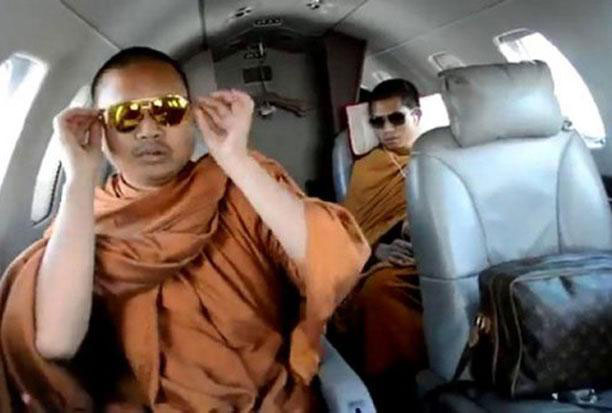 Video footage of Wirapol Sukphol, formerly monk Luang Pu Nen Kham travelling on a private jet carrying an expensive designer bag started a major scandal back in 2013 that eventually led him to fleeing abroad. The DSI revealed on Friday that the disgraced fugitive had been arrested in the United States.