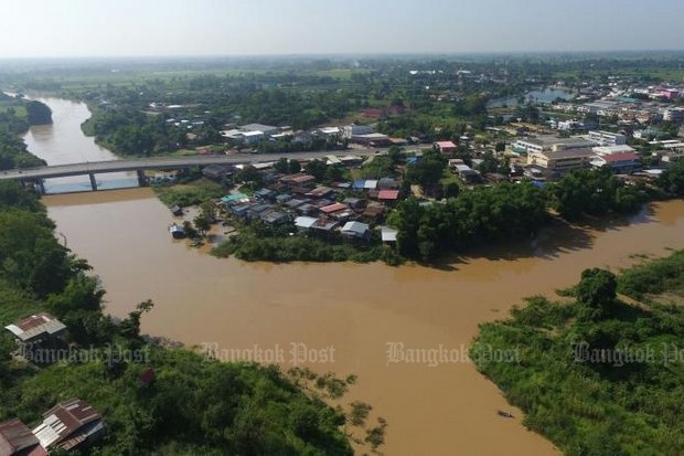 The Yom River broke its banks in Phitsanulok's Phrom Phiram district Sunday as floodwaters from the North cascaded southward, triggering flood alerts for all Mekong River dwellers. (Photo by Chinnawat Singha)