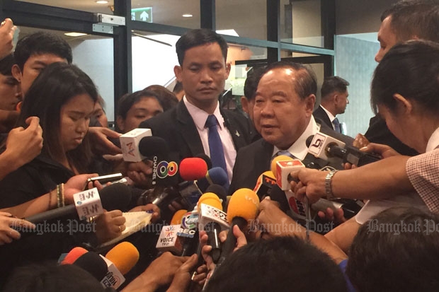 Deputy Prime Minister and Defence Minister Prawit Wongsuwon talks to reporters at Government House on Thursday. (Photo by Wassana Nanuam)