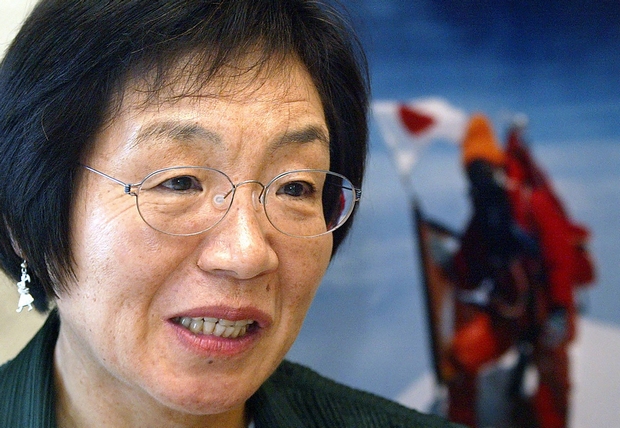 Junko Tabei discusses her climbing career in an interview with AFP in this photo taken in 2003. (AFP Photo)