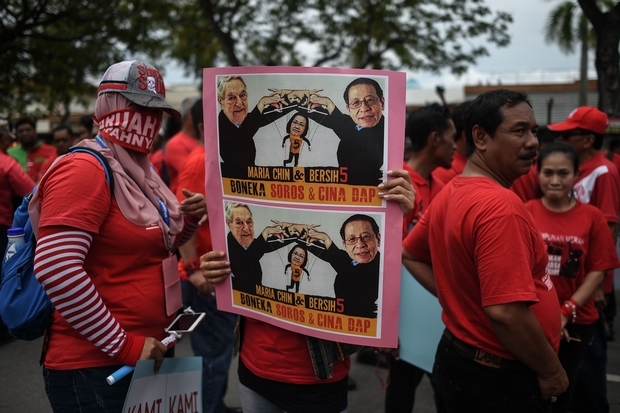 Malaysian Red Shirts Threaten Media Outlet