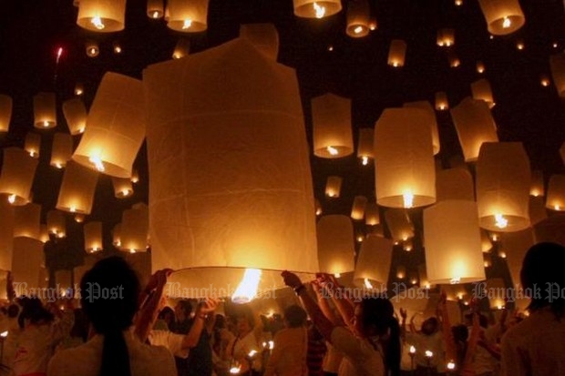 Hot air lanterns are one of the highlights of the annual Yi Peng Festival. (Bangkok Post file photo)