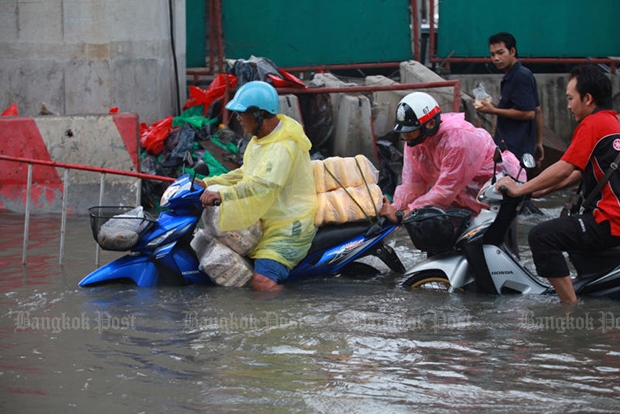 Flooding in Samut Prakan, Nonthaburi, Nakhon Pathom