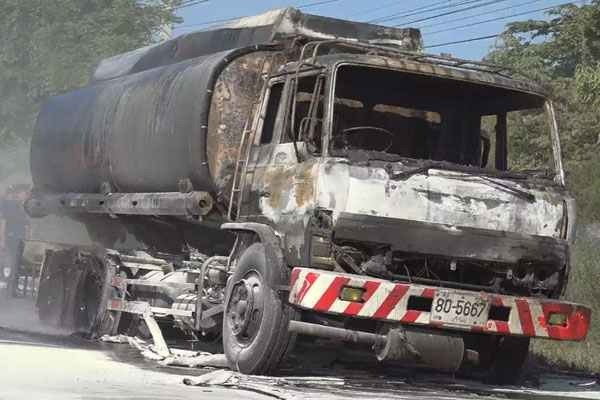 Bangkok Post - Fuel tanker catches fire, driver flees for life