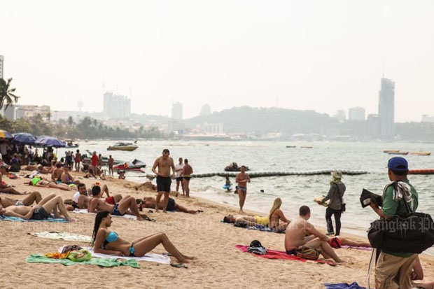 Sand beach protection starts in Pattaya