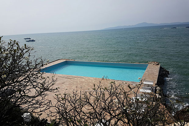 Pattaya's cliff house hotel with illegal pool to close