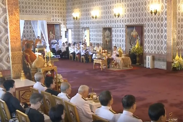 His Majesty King Maha Vajiralongkorn Bodindradebayavarangkun presides at a merit-making ceremony marking 50 days since the passing of King Bhumibol Adulyadej at the Dusit Maha Prasat Throne Hall inside the Grand Palace on Friday. (Photo TV grab) His Majesty King Maha Vajiralongkorn Bodindradebayavarangkun presides at a merit-making ceremony marking 50 days since the passing of King Bhumibol Adulyadej at the Dusit Maha Prasat Throne Hall inside the Grand Palace on Friday. (Photo TV grab)
