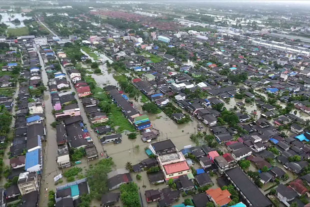 Much of the municipal area of Nakhon Si Thammarat was flooded on Tuesday. (Photo by Nujaree Raekrun)