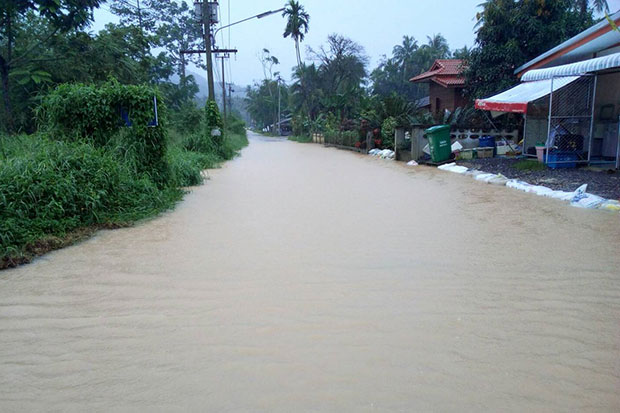 Samui flooded as rain batters Surat Thani