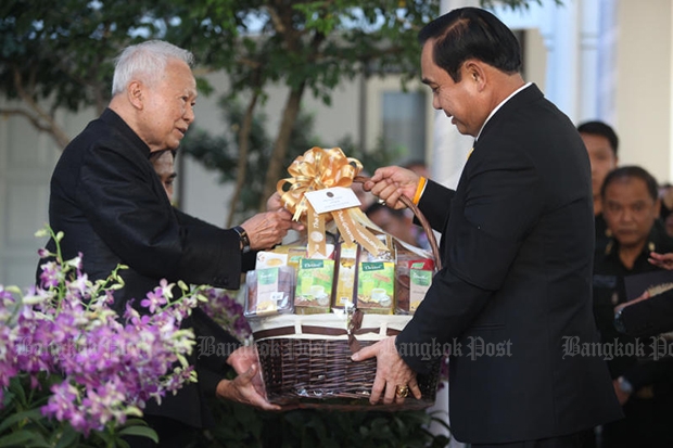 Prayut, top brass give Prem New Year blessings