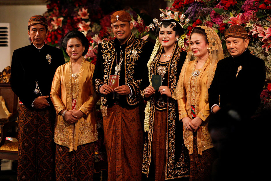 Indonesia's President Joko Widodo (left) and first lady Iriana Widodo (2nd left) pose with their daughter Kahiyang Ayu (3rd right), their new son-in-law Bobby Nasution (3rd left), his mother Hanifah Siregar (2nd right) and uncle Irwin Nasution (right) during the daughter's wedding ceremony in Solo, Central Java, Indonesia. — Antara Foto/Maulana Surya/ via Reuters