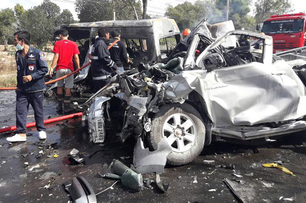 Rescue workers inspect the two burned vehicles after a crash on Road 344 in Ban Bung district in Chonburi on Monday. (EPA photo)