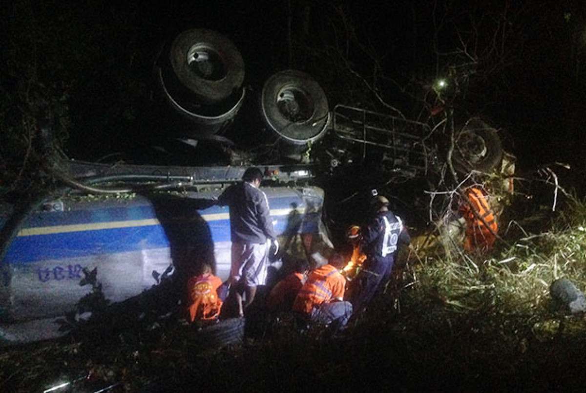 Bangkok Post - Driver killed as tanker overturns