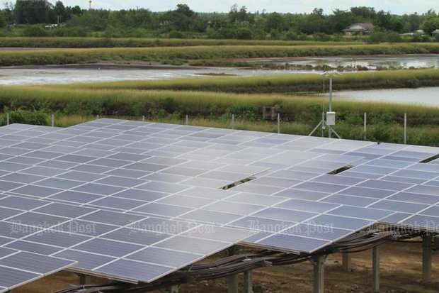 Solar power panels are erected at a solar farm project in Samut Sakhon. (Photo by Somchai Poomlard)