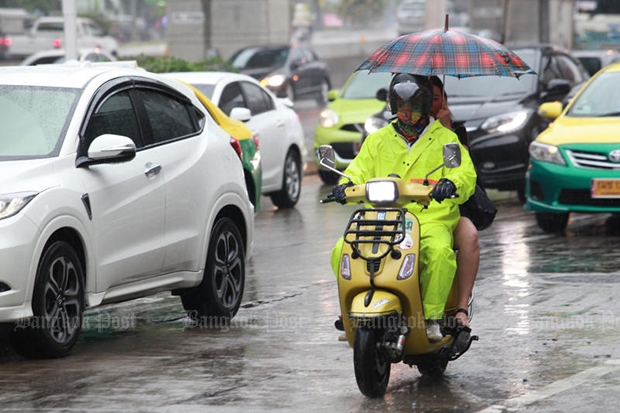 Summer rain slows Bangkok on Monday morning