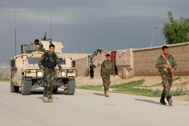 Afghan national Army troops arrive near the site of an ongoing attack on an army headquarters in Mazar-i-Sharif in northern Afghanistan on Friday. (Reuters photo) Afghan national Army troops arrive near the site of an ongoing attack on an army headquarters in Mazar-i-Sharif in northern Afghanistan on Friday. (Reuters photo)