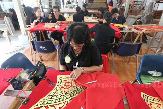 A craftswoman works on a decoration to adorn the royal crematorium. (Bangkok Post  photo)