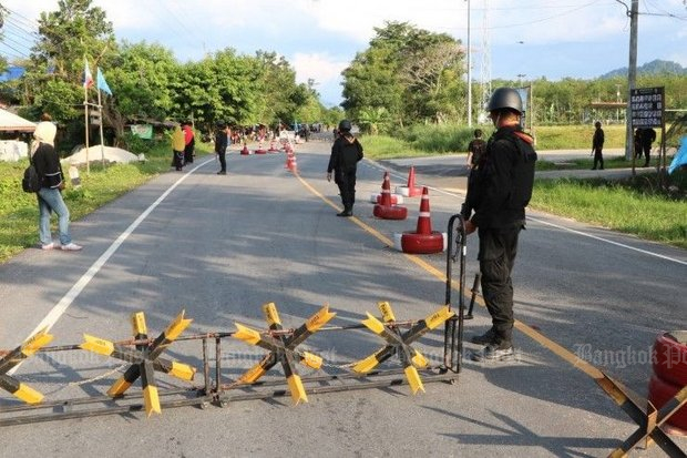 Troops secure the Chanae district road where the six rangers were killed in Thursday's ambush. (Post Today photo) Troops secure the Chanae district road where the six rangers were killed in Thursday's ambush. (Post Today photo)