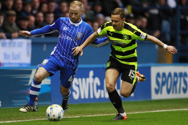 Huddersfield Town's Michael Hefele and teammates celebrate their penalty shoot-out win, while Sheffield Wednesday's Fernando Forestieri is mired in dejection. (AP, Reuters photos)