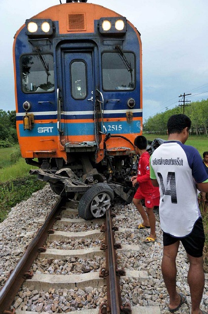 Bangkok Post - Truck driver killed by train at crossing in Songkhla