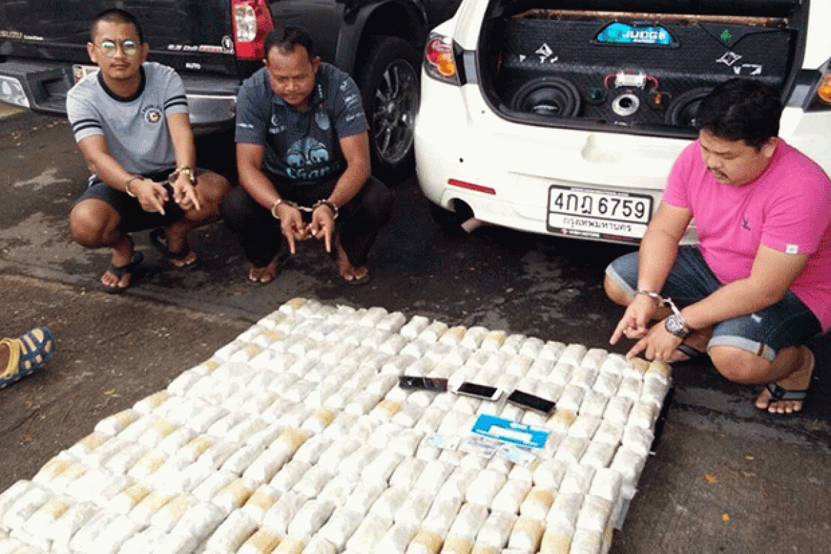 Bangkok Post - 3 suspects arrested with almost a million speed pills