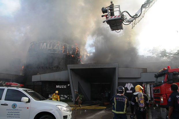 Fire ravages Pattaya pub, four slightly hurt