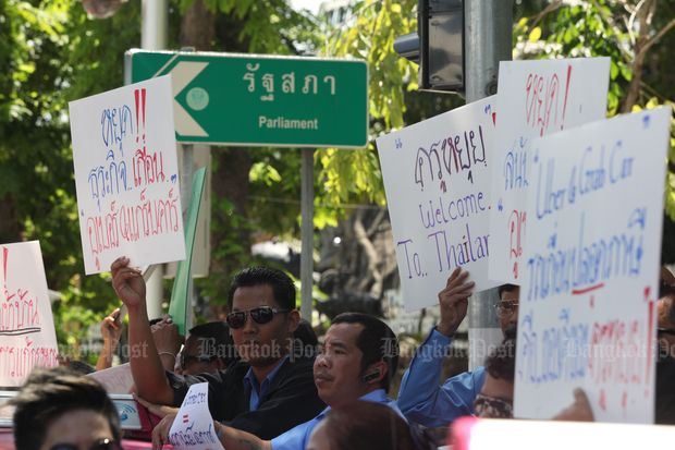 Taxi drivers protest against Uber