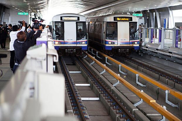 Training day: Members of the media check out a test run of electric trains on the missing link between the Purple Line’s Tao Poon and the Blue Line’s Bang Sue stations. The two stations are finally ready to be connected on Aug 11. — Pawat Laopaisarntaksin