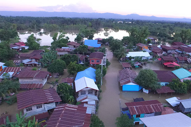 Disaster zones declared as flood damage spreads