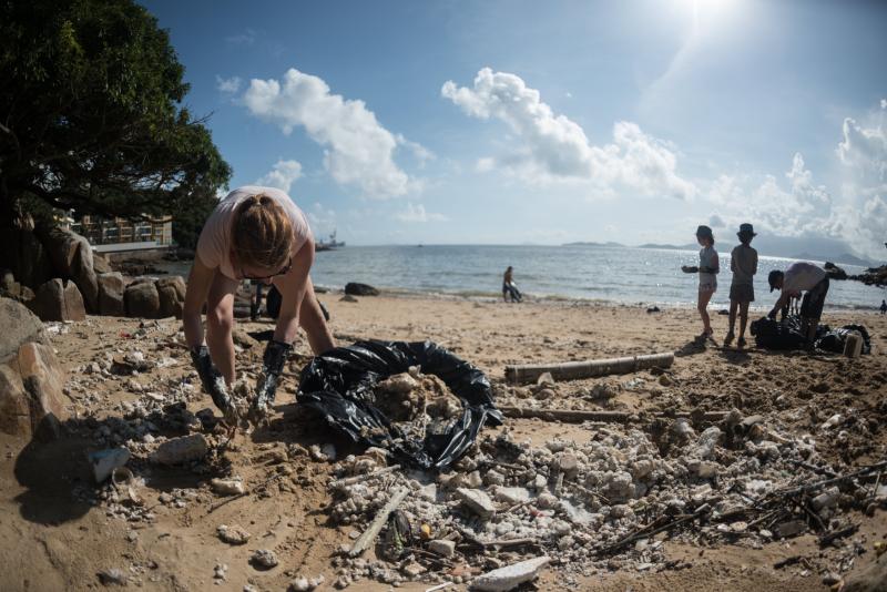 Bangkok Post Palm oil leak pollutes Hong Kong beaches