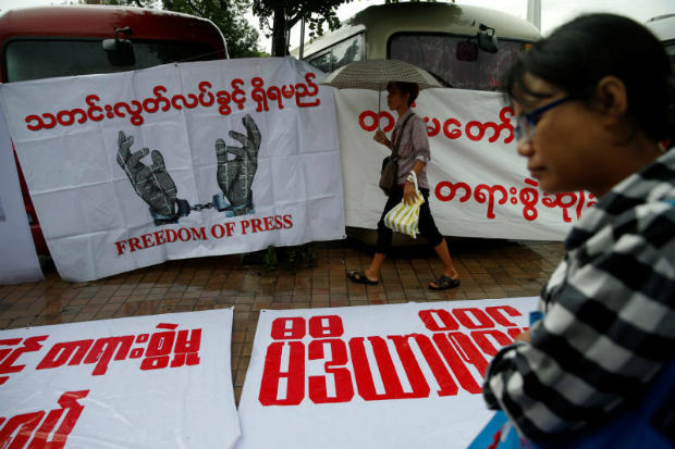 Reporters protest as they call on the Myanmar government and military authorities to release reporters who were arrested in Yangon, Myanmar June 30, 2017. (Reuters file photo) Reporters protest as they call on the Myanmar government and military authorities to release reporters who were arrested in Yangon, Myanmar June 30, 2017. (Reuters file photo)