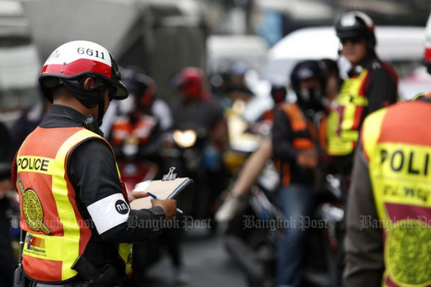 At least 370 of the Bangkok traffic police citing and fining drivers and motorcyclists don't even understand the basic traffic laws. (Bangkok Post file photo by Pattarapong Chatpattarasill)