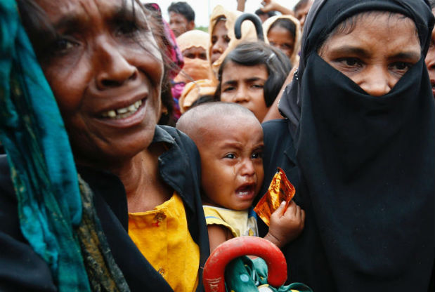 A Rohingya refugee baby cries as his mother jostles for aid in Cox's Bazar, Bangladesh on Wednesday. (Reuters photo) A Rohingya refugee baby cries as his mother jostles for aid in Cox's Bazar, Bangladesh on Wednesday. (Reuters photo)