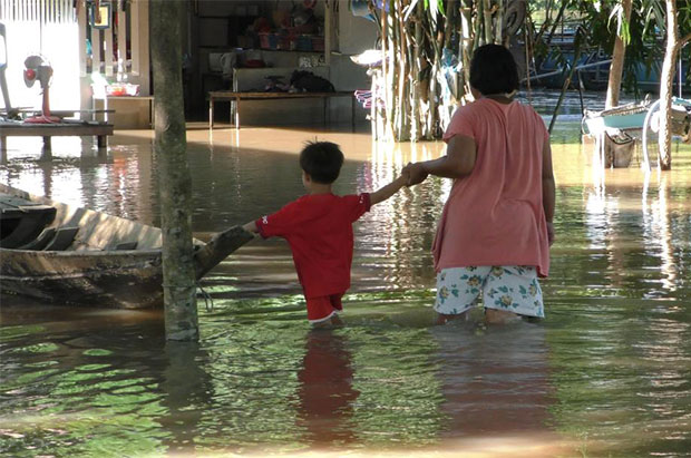 Rising dam water diverted into Tha Chin River