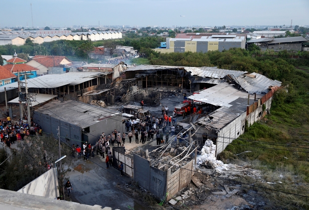 An aerial view shows the damage following an explosion at a fireworks factory at Kosambi village in Tangerang, Banten province, Indonesia on Oct 26. (Reuters Photo) An aerial view shows the damage following an explosion at a fireworks factory at Kosambi village in Tangerang, Banten province, Indonesia on Oct 26. (Reuters Photo)