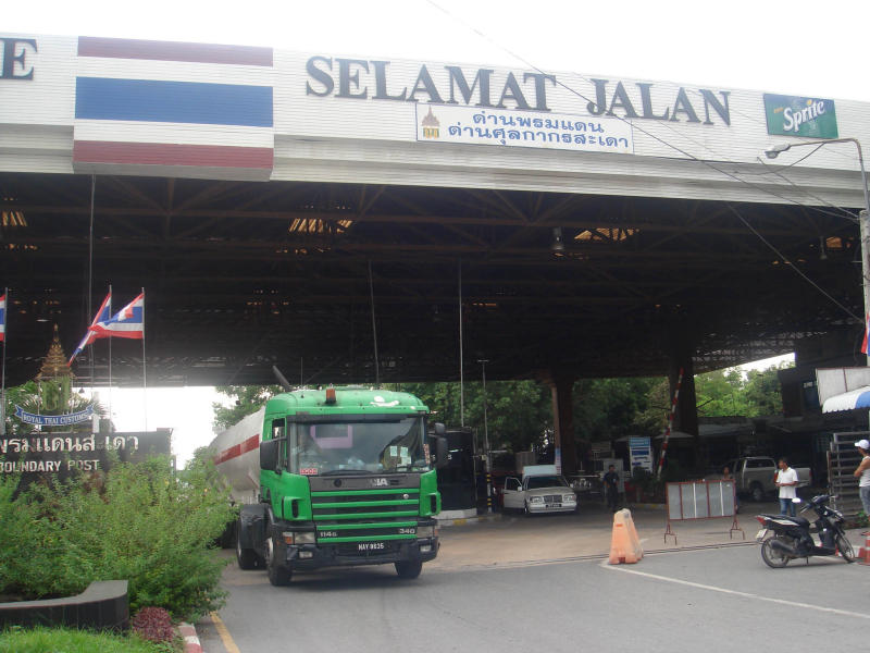 An oil truck from Malaysia passes the border at Sadao checkpoint, which is also situated a customs checkpoint, in Songkhla. (Bangkok Post file photo) An oil truck from Malaysia passes the border at Sadao checkpoint, which is also situated a customs checkpoint, in Songkhla. (Bangkok Post file photo)