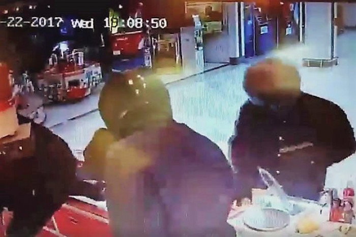 Bangkok Post - Police hunt robbers in B10m gold heist
