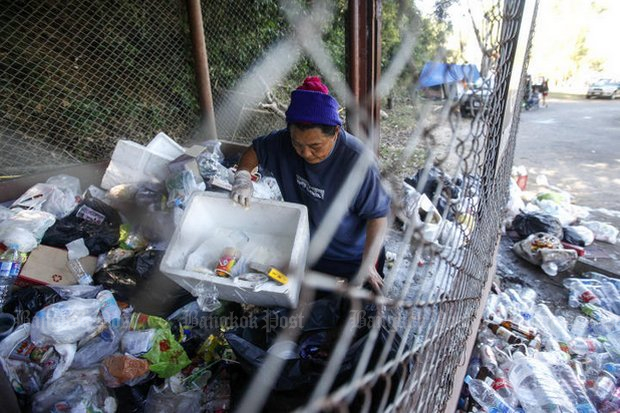 Litter louts, not drinkers, the real park pests