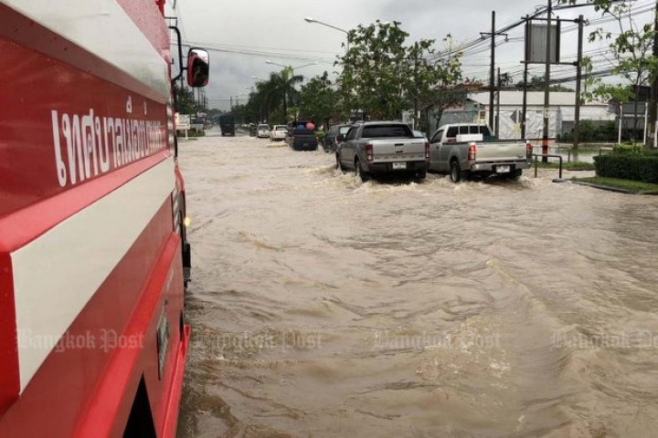 Flood victims in Hat Yai Thailand