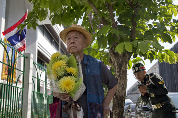 Court postpones decision on Sulak’s lese majeste charges