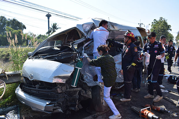 5 killed in Ratchaburi van-trailer crash