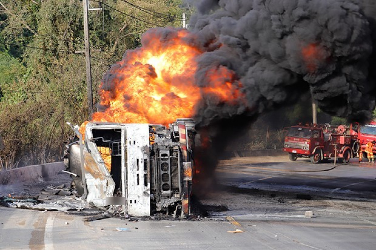 Bangkok Post - Fully loaded tanker overturns, burns, driver killed