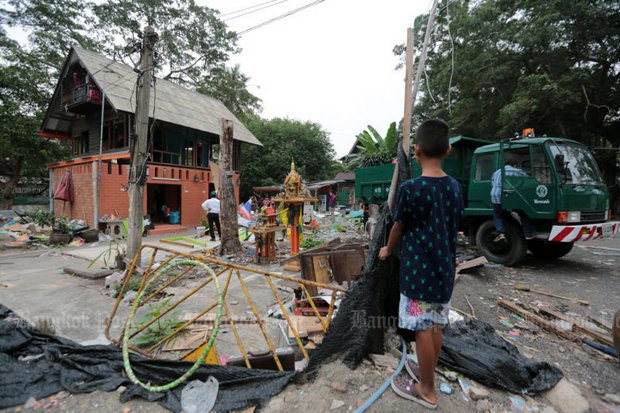 Troops at Mahakan rattle locals