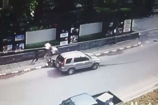 Two Israelis held for 'mob hit' on Samui