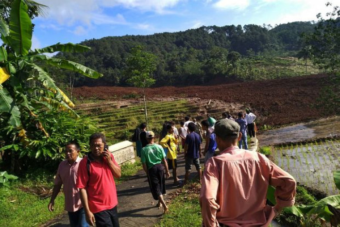 Country Java News Bangkok Post - Landslide kills 5 in Java, 15 missing