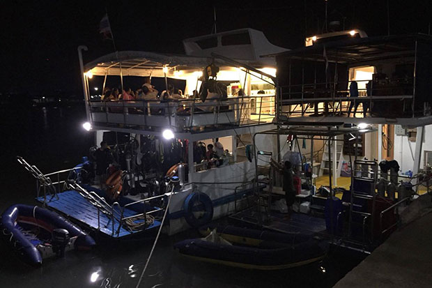 Thirty-six scuba divers and crew members rest on the 'Scuba Net' boat on Sunday after their own boat, the 'Choltara', caught fire and sank off the Andaman coast in Krabi. (Photo from @K5_Rescue Twitter account and Krabi's disaster prevention and mitigation office)