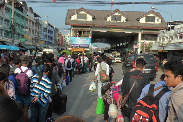 Migrant workers flock home ahead of Songkran