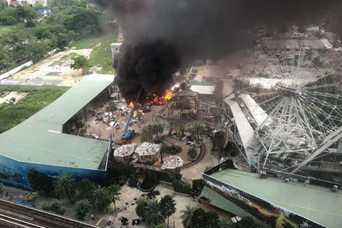Bangkok Post - Fire at closed Dinosaur Planet theme park